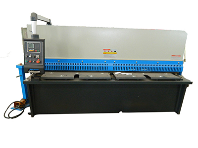 Máy cắt tôn thủy lực CNC