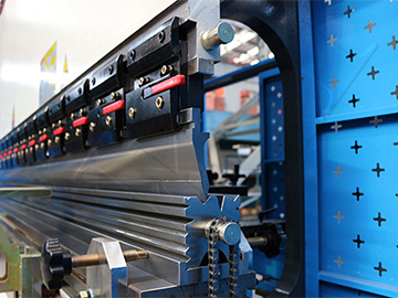 Máy chấn servo điện-thủy lực CNC kết hợp bộ điều khiển DELEM DA52S