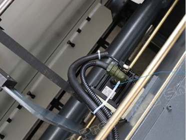 Máy chấn thủy lực kết hợp bộ điều khiển DA41S
