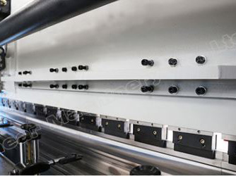 Máy chấn thủy lực kết hợp bộ điều khiển DA41S