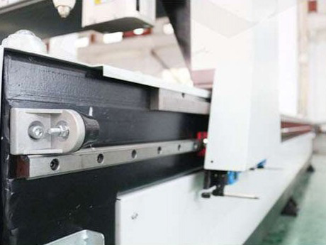 Máy cắt plasma CNC